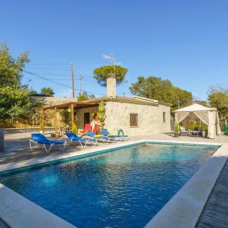 Holiday home Refugio Lux, Piscina Privada & Aircon