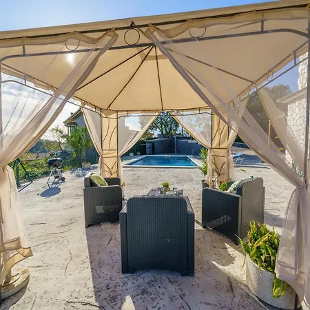 Дом отдыха Refugio Lux, Piscina Privada & Aircon *
