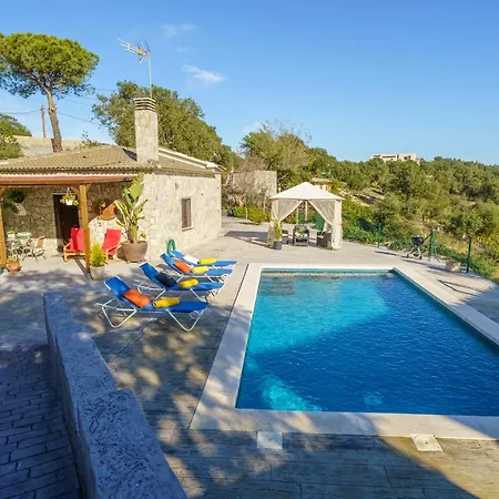 Refugio Lux, Piscina Privada & Aircon بيت للعطل