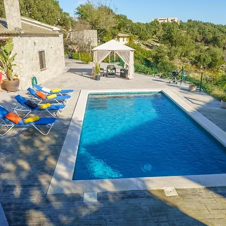 Holiday home Refugio Lux, Piscina Privada & Aircon