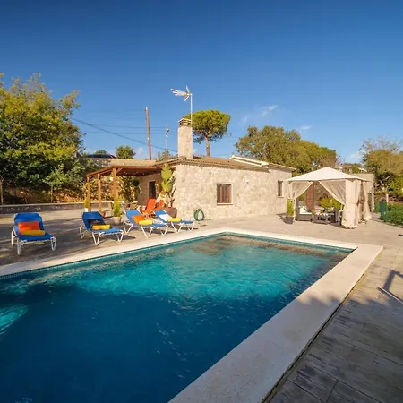 Holiday home Refugio Lux, Piscina Privada & Aircon